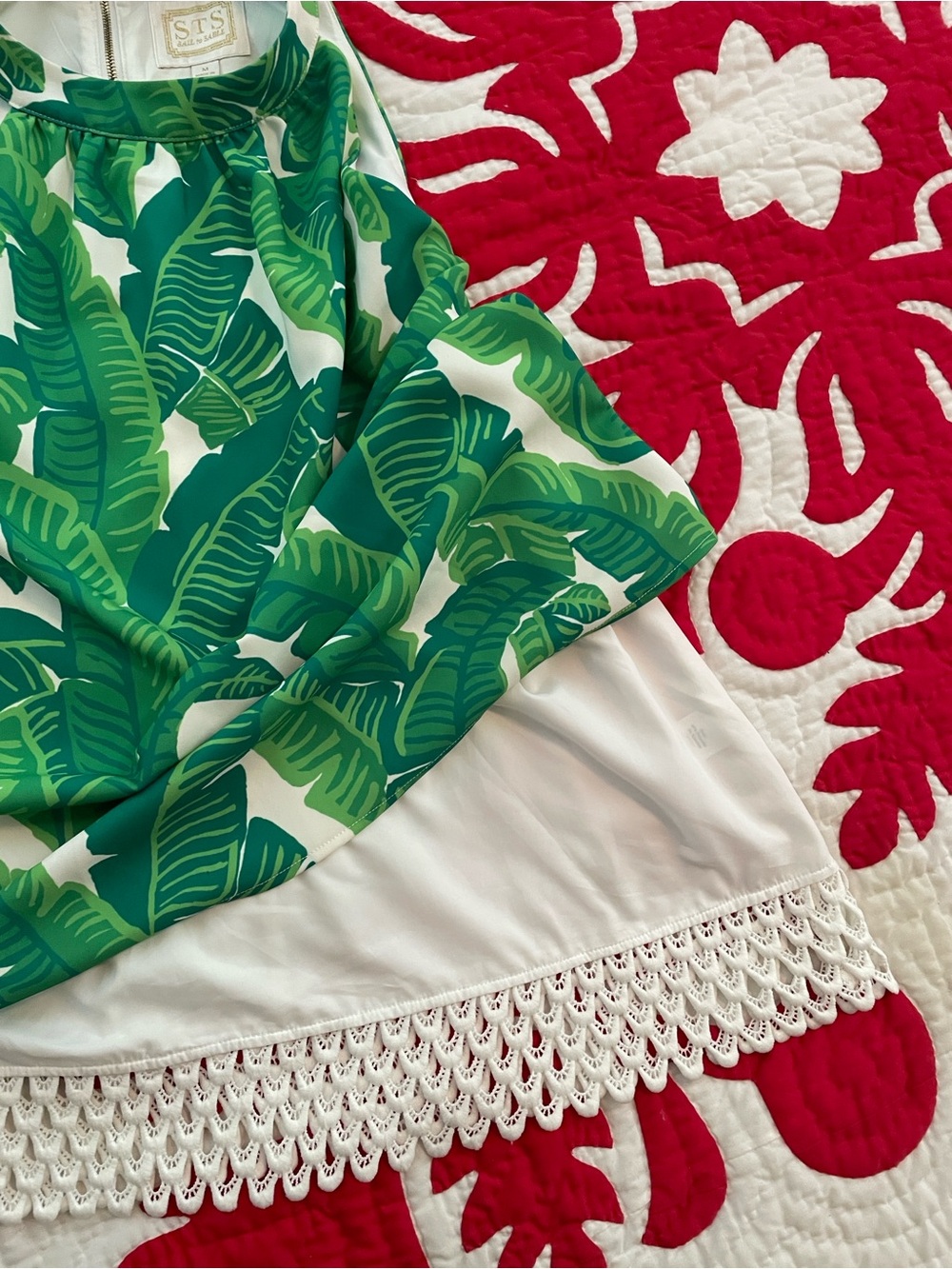 Sail to Sable Banana Leaf Print with Crochet Trim Halter Top in Medium NWOT - Picture 5 of 13